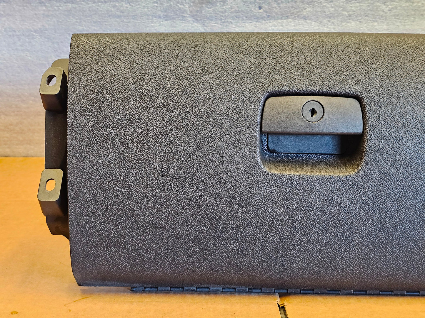 2007-2013 SILVERADO SIERRA TAHOE LOWER BLACK GLOVE BOX STORAGE 15221713 #4159