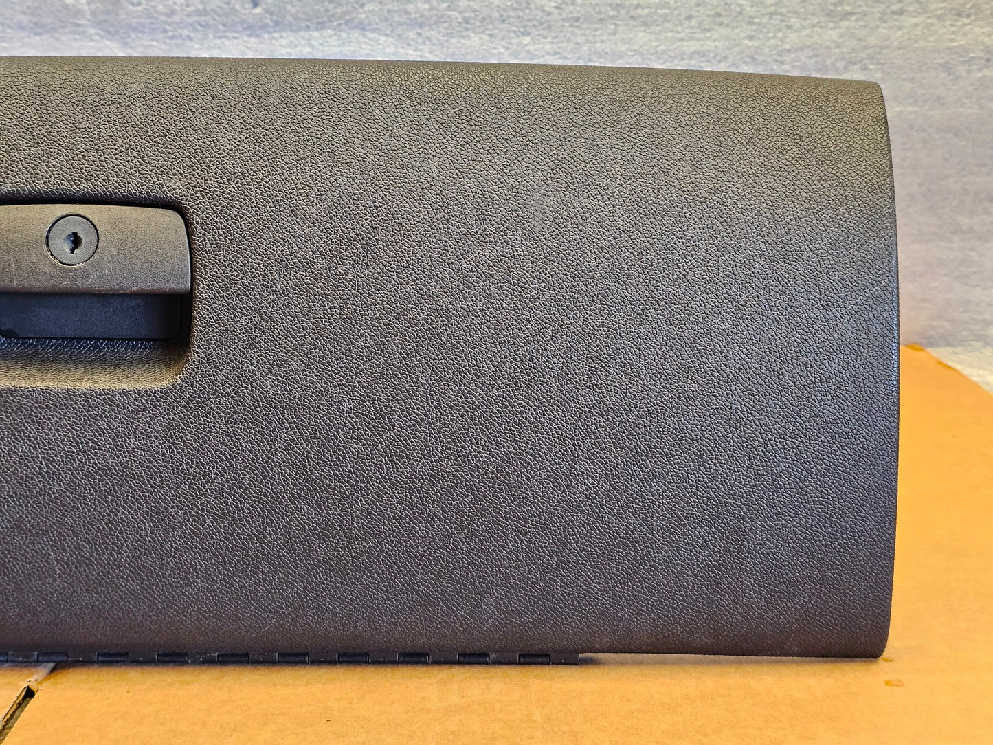 2007-2013 SILVERADO SIERRA TAHOE LOWER BLACK GLOVE BOX STORAGE 15221713 #4159