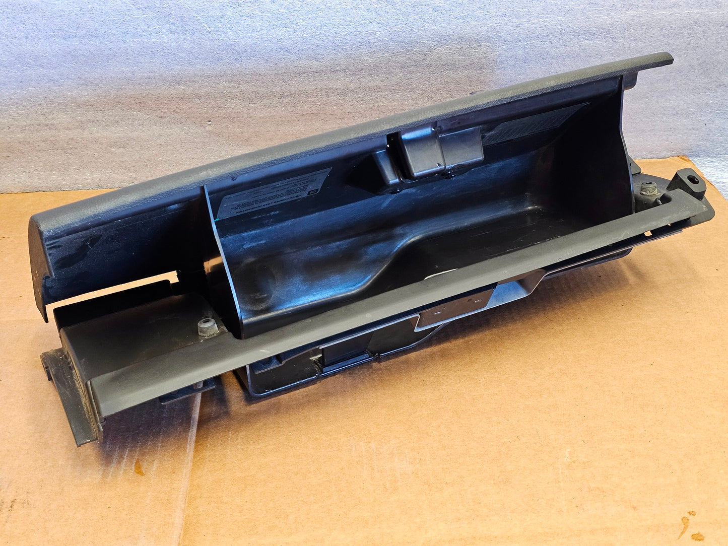 2007-2013 SILVERADO SIERRA TAHOE LOWER BLACK GLOVE BOX STORAGE 15221713 #4159