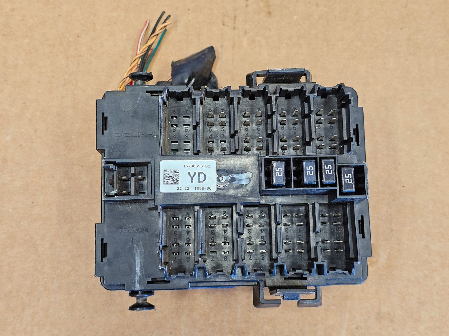 2007-2013 CHEVY SILVERADO FUSE RELAY BOX 15780696 #4163