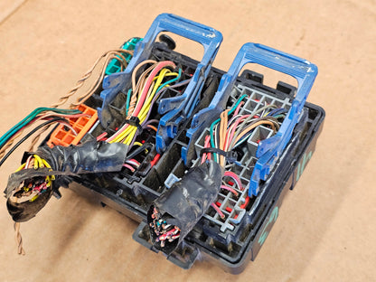 2007-2013 CHEVY SILVERADO FUSE RELAY BOX 15780696 #4163