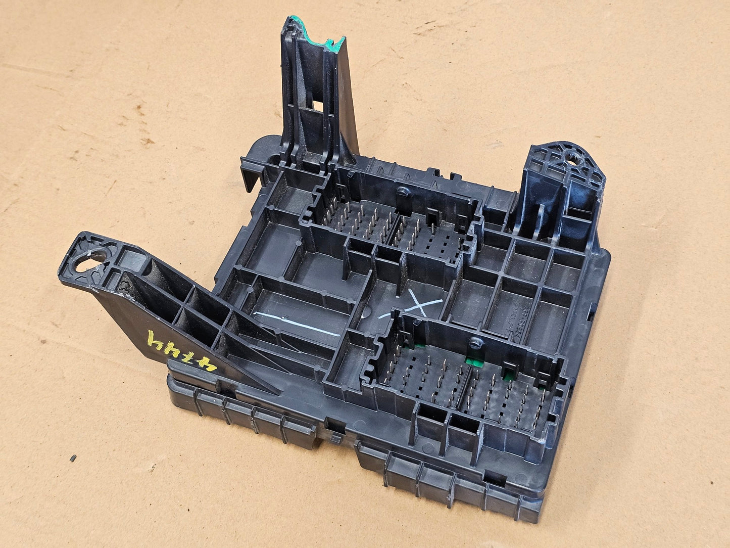 2014-2019 GMC SIERRA SILVERADO FUSE RELAY BOX 23195441 #4222