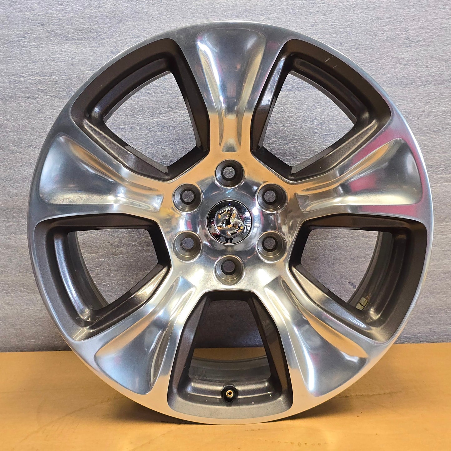 2019-2024 20" DODGE RAM 1500 20X9 WHEEL POLISHED W/ CHARCOAL 6x139.7 #4458