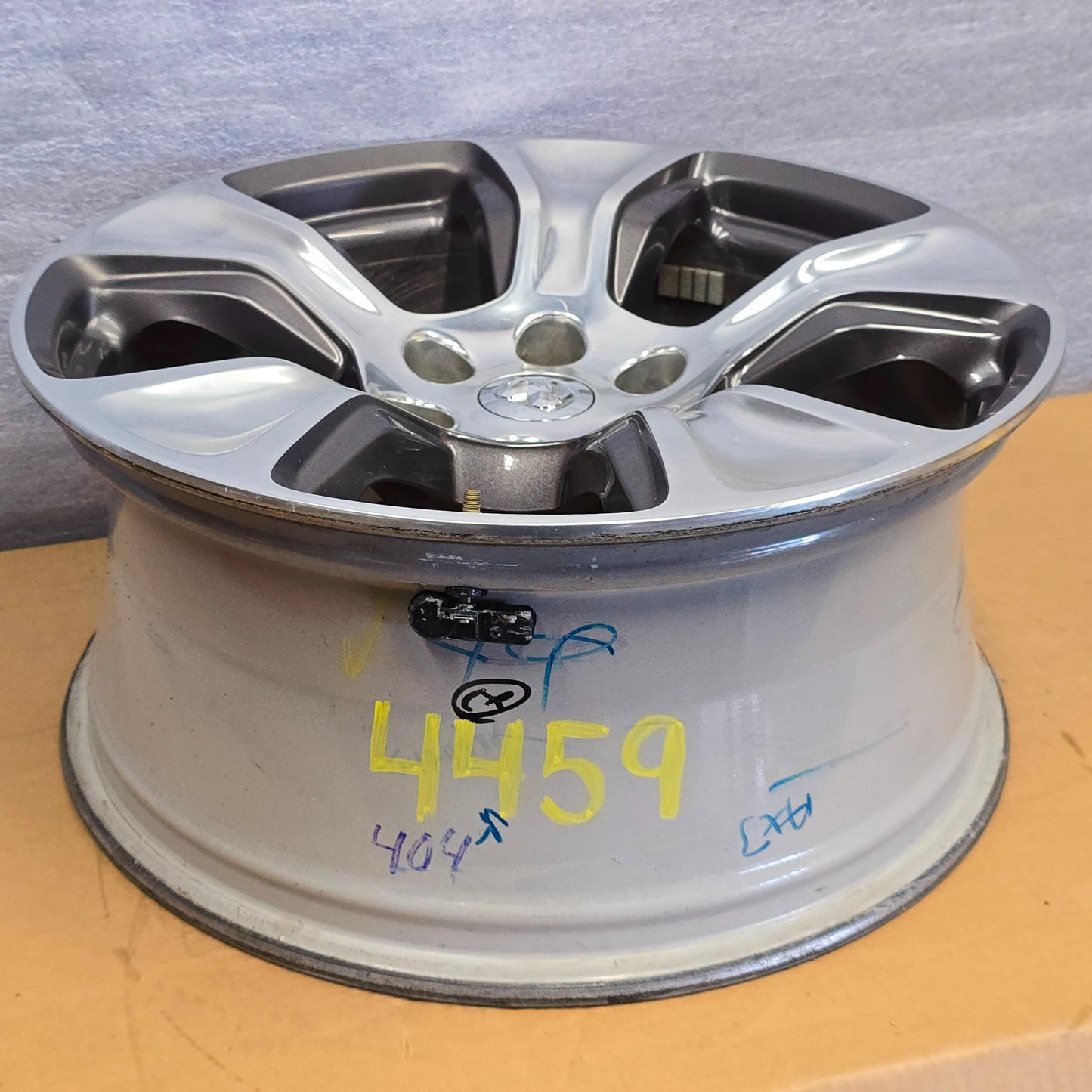 2019-2024 20" DODGE RAM 1500 20X9 WHEEL POLISHED W/ CHARCOAL 6x139.7 #4459