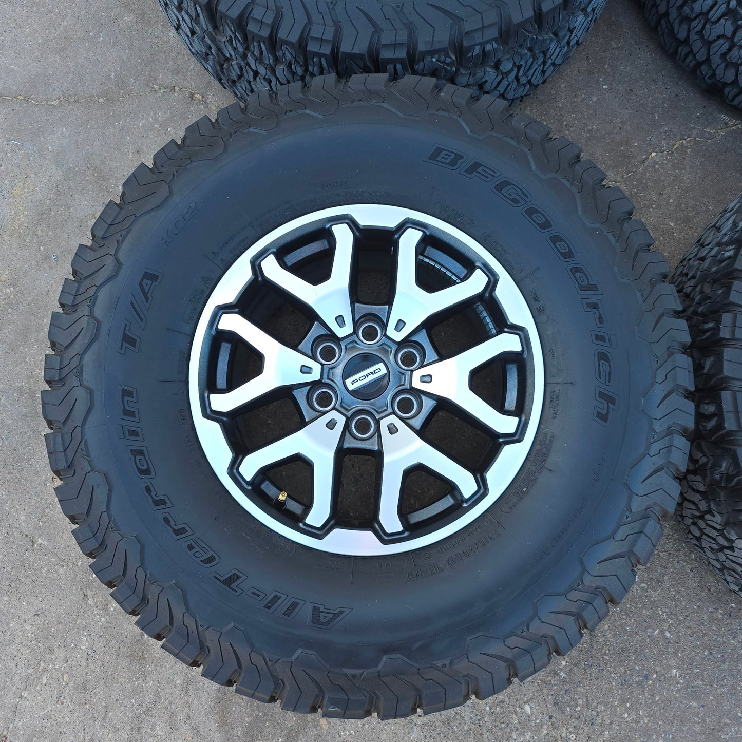 17" FORD F150 RAPTOR WHEELS RIMS 35" BFG TIRES LARIAT TREMOR 2021 2024 20 #4486