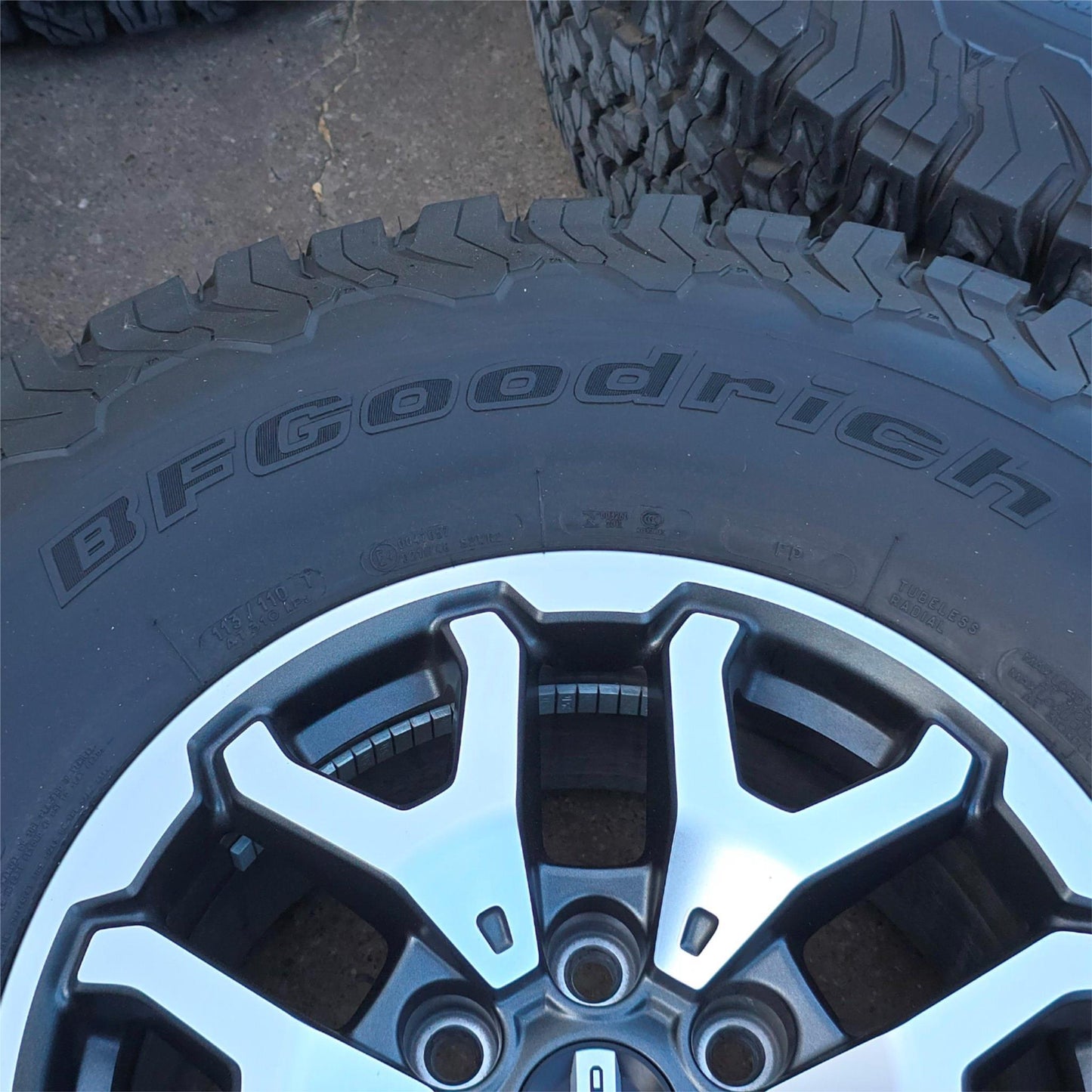 17" FORD F150 RAPTOR WHEELS RIMS 35" BFG TIRES LARIAT TREMOR 2021 2024 20 #4486