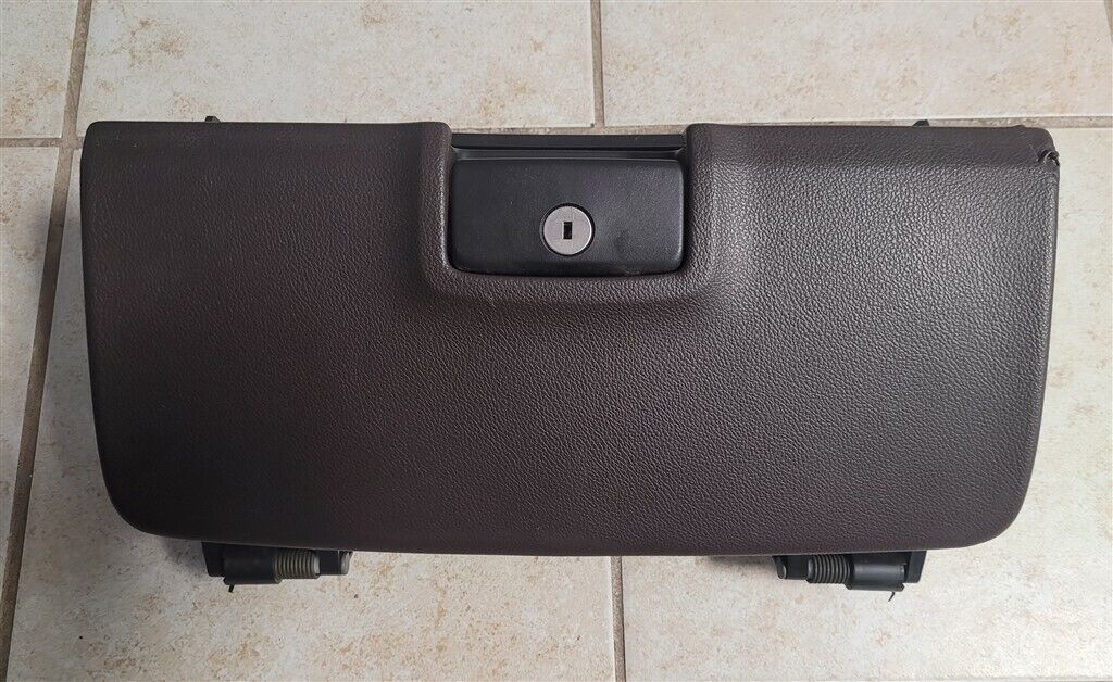 2016-2018 GM SIERRA 1500 BROWN GLOVE BOX STORAGE COMPARTMENT OEM 23115090