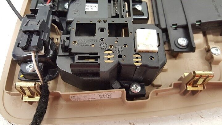 2009 CADILLAC CTS-V TAN OVER HEAD CONSOLE CONTROL FACTORY OEM DOME LIGHT -9241