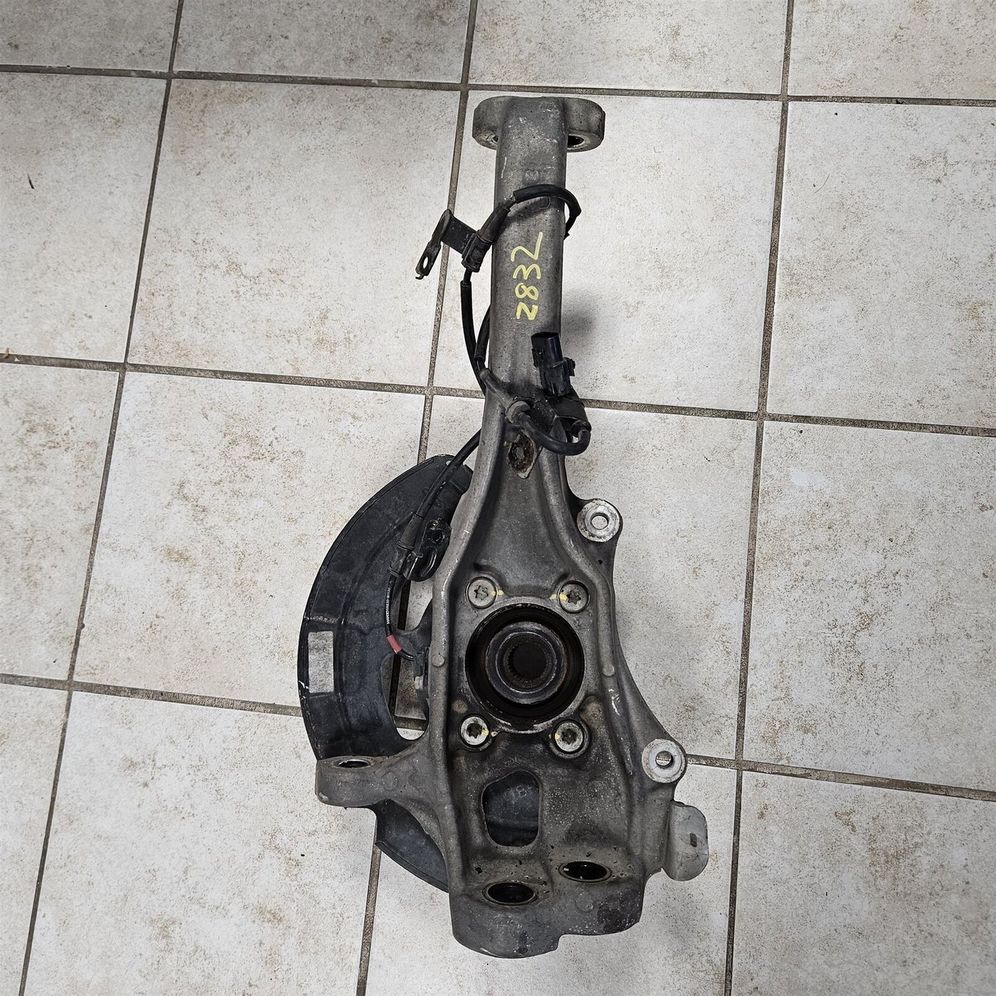 2015 HYUNDAI GENESIS FRONT RIGHT KNUCKLE SPINDLE HUB PASSENGER 2016