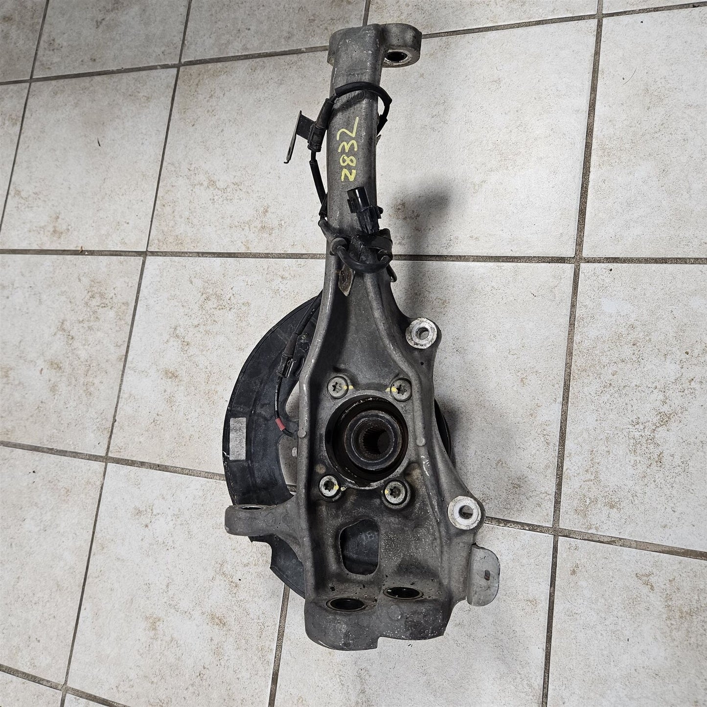 2015 HYUNDAI GENESIS FRONT RIGHT KNUCKLE SPINDLE HUB PASSENGER 2016