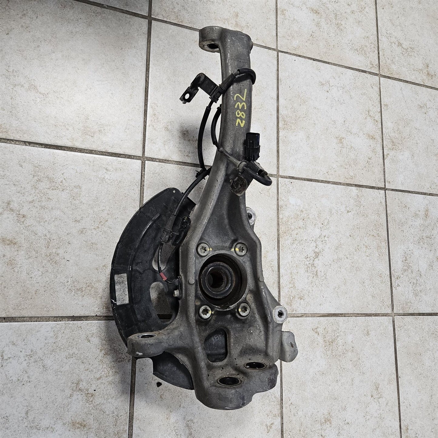 2015 HYUNDAI GENESIS FRONT RIGHT KNUCKLE SPINDLE HUB PASSENGER 2016