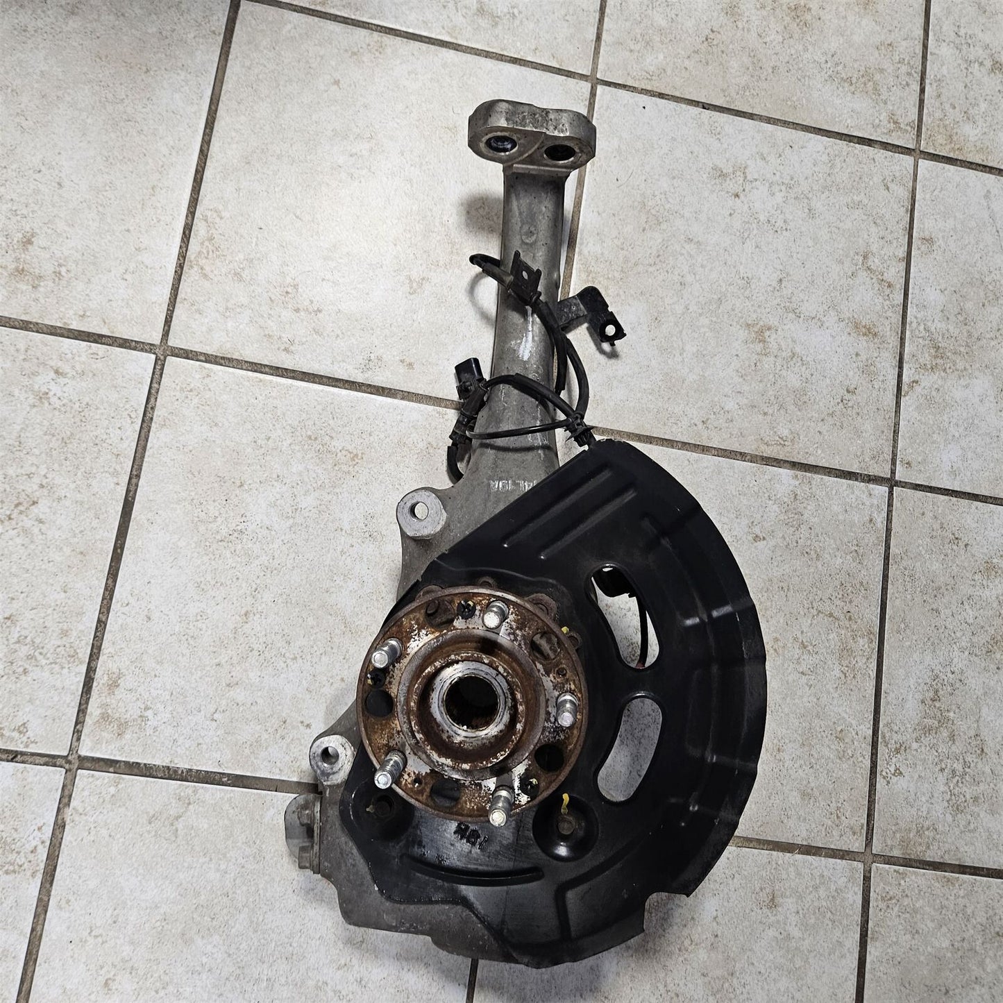 2015 HYUNDAI GENESIS FRONT RIGHT KNUCKLE SPINDLE HUB PASSENGER 2016