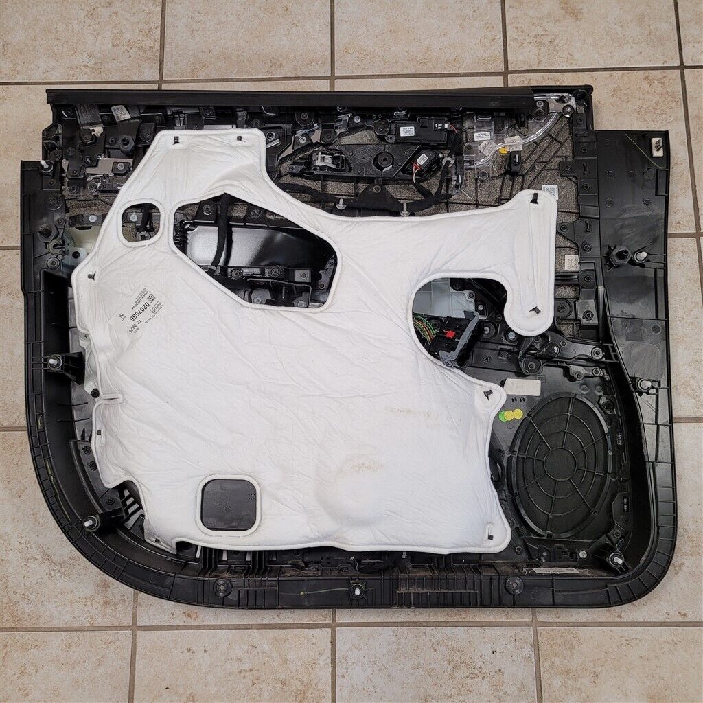 2021 2022 2023 CADILLAC ESCALADE PLATINUM FRONT PASSENGER RIGHT DOOR PANEL 12068