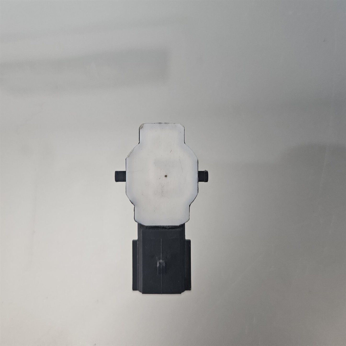 2015-2019 GM BUICK CADILLAC CHEVY GMC REAR PARKING SENSOR 52050134 BUMPER