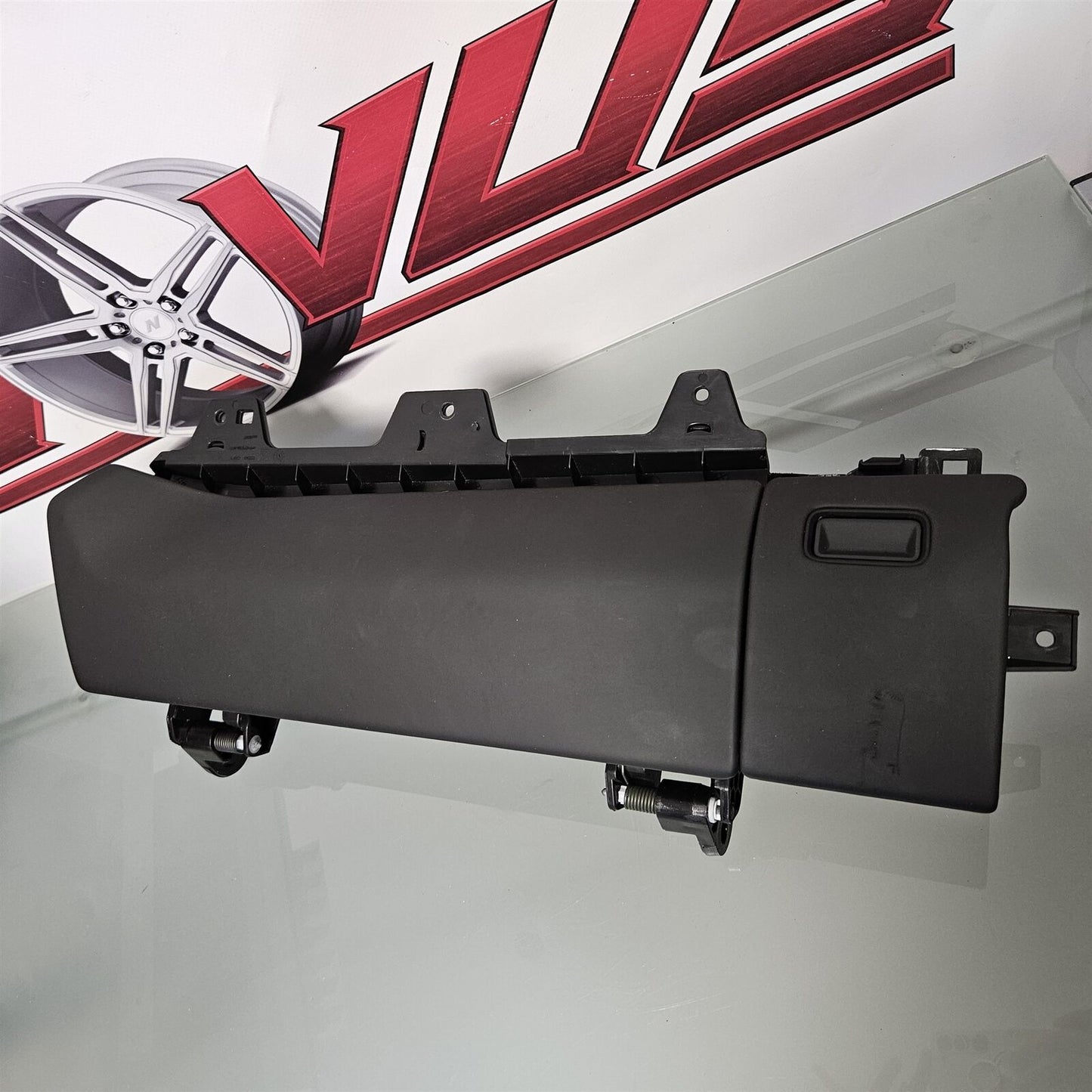 2024 GMC SIERRA AT4 2500 UPPER BLACK GLOVE BOX STORAGE COMPARTMENT 85610053 2023