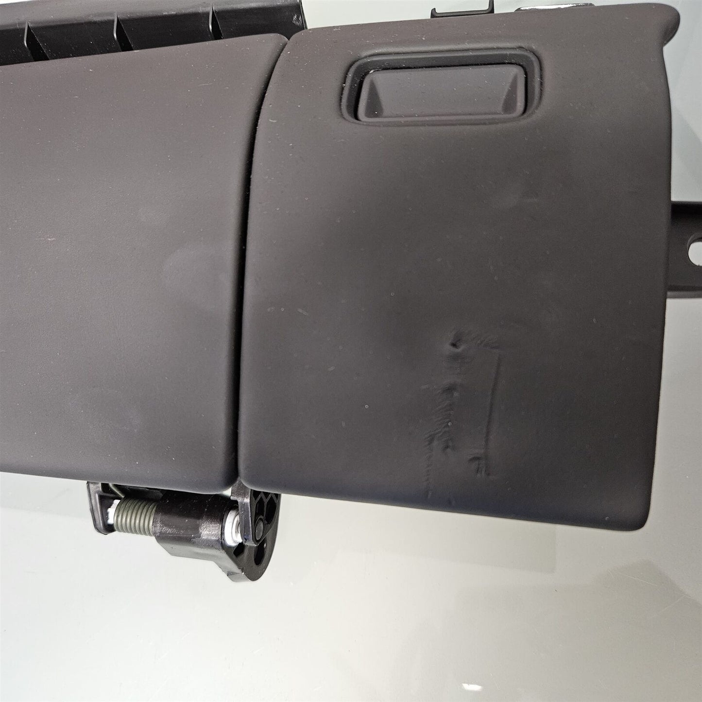 2024 GMC SIERRA AT4 2500 UPPER BLACK GLOVE BOX STORAGE COMPARTMENT 85610053 2023