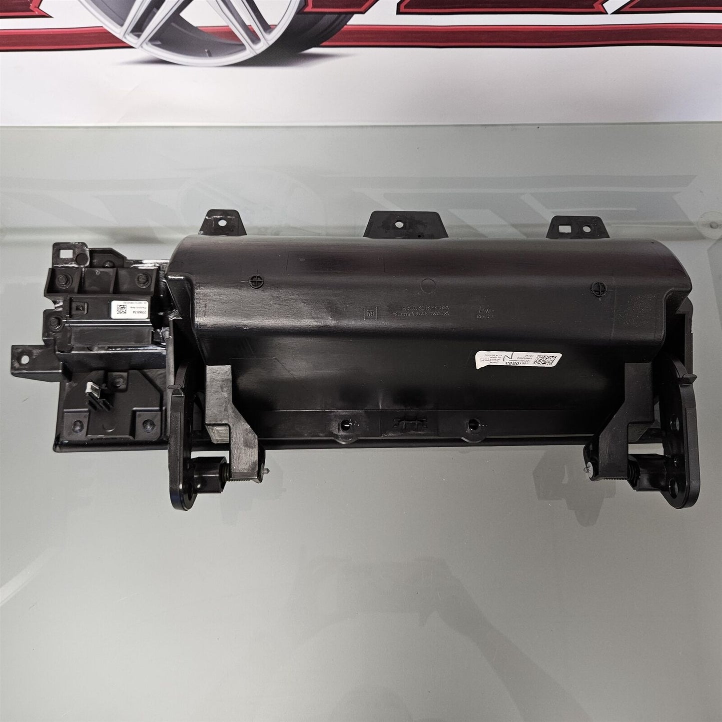 2024 GMC SIERRA AT4 2500 UPPER BLACK GLOVE BOX STORAGE COMPARTMENT 85610053 2023
