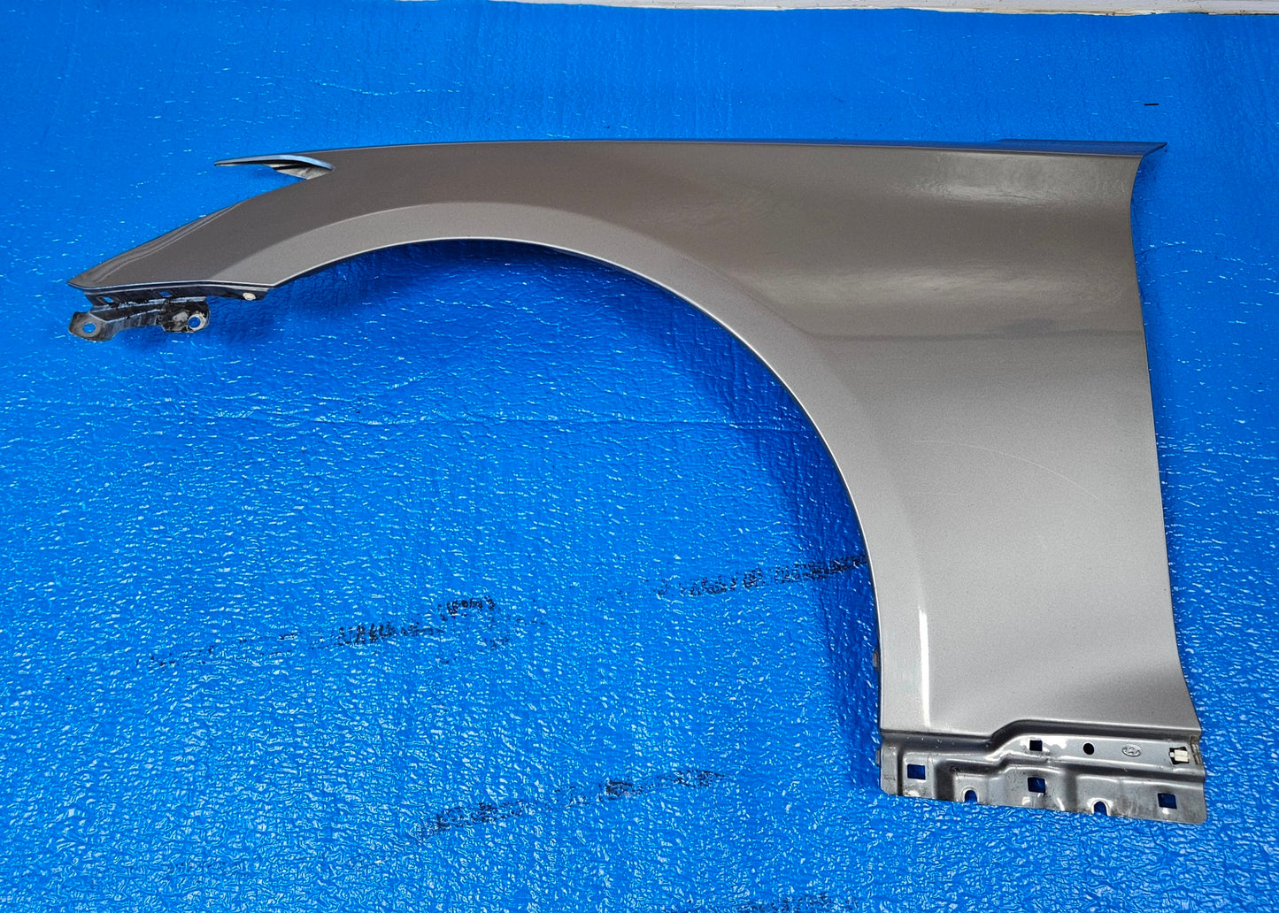 2015-2020 HYUNDAI GENESIS G80 SEDAN LEFT DRIVER FENDER SILVER OEM 16 17 18 #3596