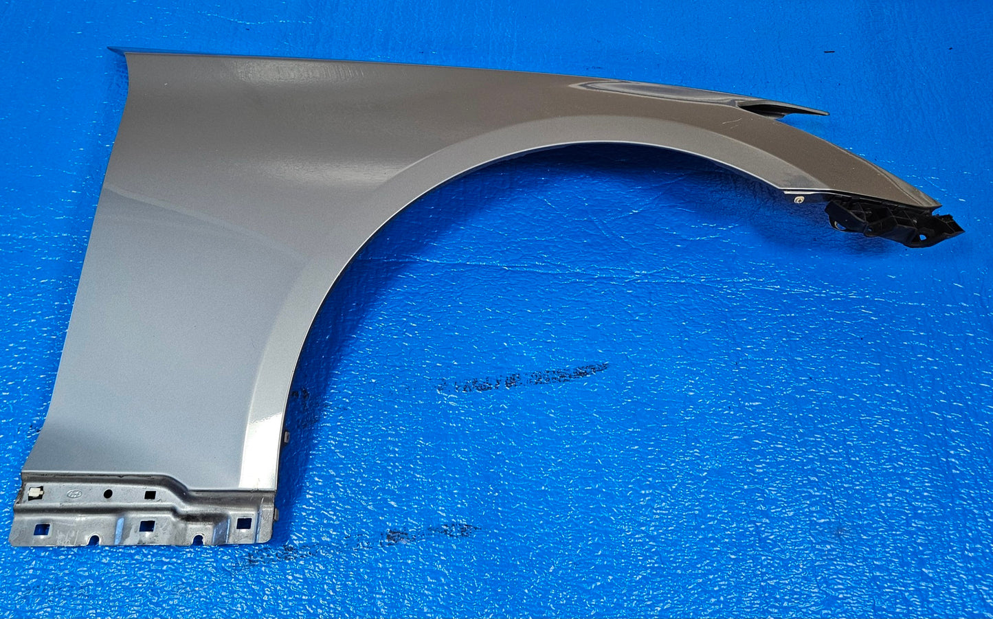 2015-2020 HYUNDAI GENESIS G80 SEDAN RIGHT PASSENGER FENDER SILVER OEM #3597