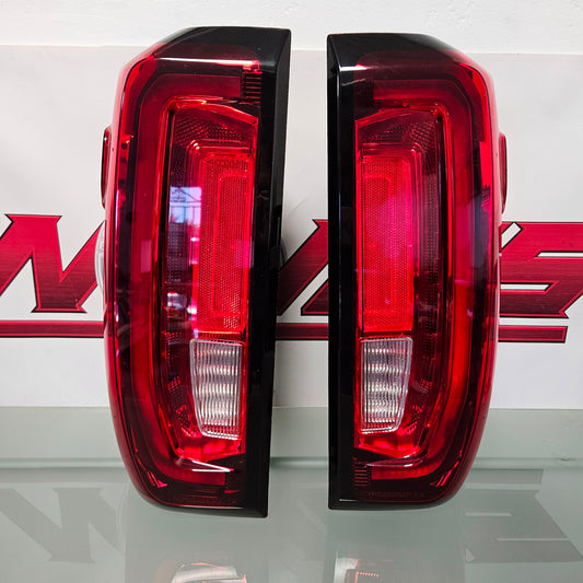 20 21 22 23 24 GMC SIERRA 2500 3500 LEFT RIGHT TAILIGHT TAIL LIGHT OEM #3193