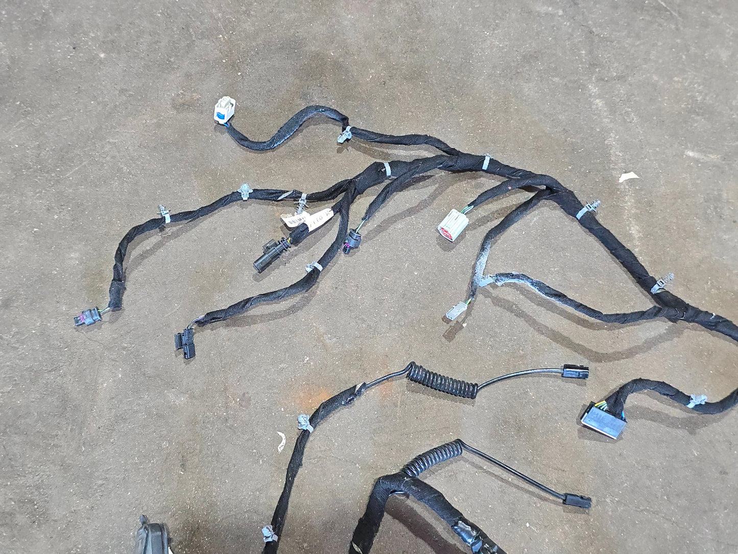 2015-2020 ESCALADE ESV REAR LIFTGATE TAILGATE WIRING HARNESS 23377543  #4353