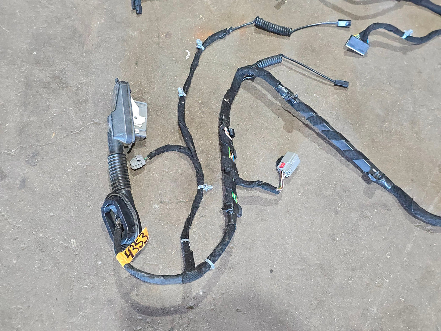 2015-2020 ESCALADE ESV REAR LIFTGATE TAILGATE WIRING HARNESS 23377543  #4353