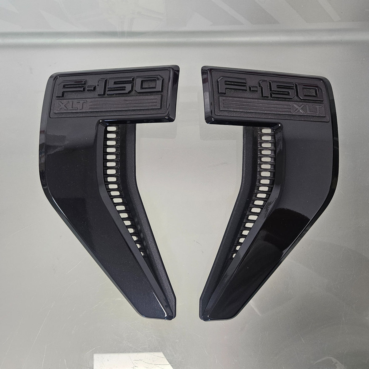 21-25 F150 XLT FENDER VENT BADGE LEFT RIGHT SET BLACK SPORT APPEARANCE #38960