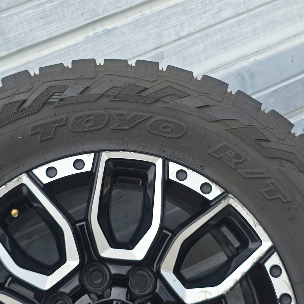 20” SIERRA DENALI 2500 3500 HD BLACK MACHINED WHEELS SQ9 TIRES #46329