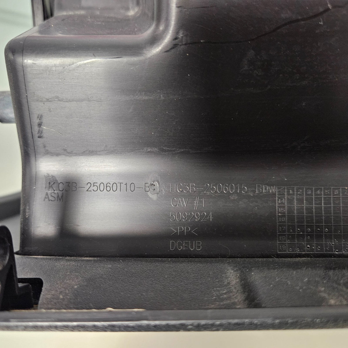 2017-2019 Ford F250 F350 Dashboard Glove Box Compartment KC3B-25060T10-BC #37876