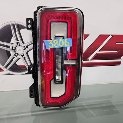 2021-2026 FORD BRONCO LED RIGHT PASSENGER TAIL LIGHT M2DB-13B504-BJ #38069